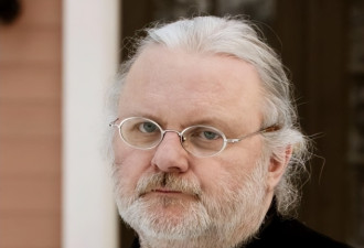 挪威剧作家约恩·福瑟荣获2023年诺贝尔文学奖