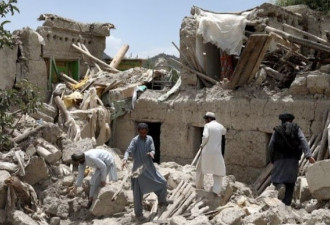 阿富汗地震2000多人死亡 近万人受伤 中国外交部发声
