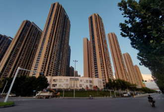 面对房地产危机，中国银行业压力空前