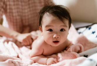 中国去年出生人口956万，二孩占比近4成