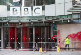 BBC总部被亲巴勒斯坦组织泼红油漆 ....