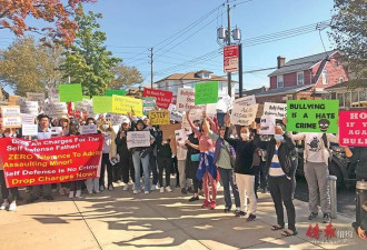 逾百家长校外示威 要求学校开除霸凌学生