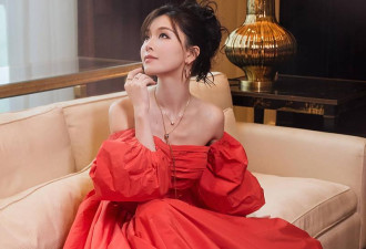 文咏珊穿超大红裙 化身甜美童话公主
