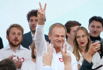 波兰议会选举投票正式结束 双方都说赢？