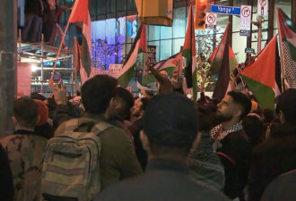 数千人聚集在多伦多以色列领馆外谴责袭击加沙医院
