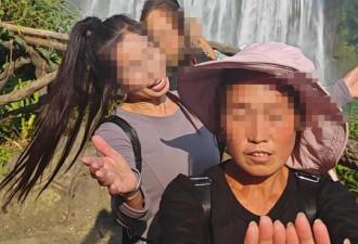 游客在黄果树瀑布拍照,遭摄影业者大妈挡镜头?