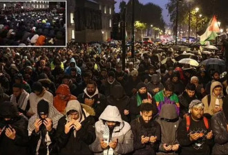 数百人聚集伦敦街头为加沙医院受害者守夜....