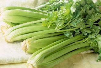 医生提醒：芹菜最好别和它一起吃，避免损伤身体