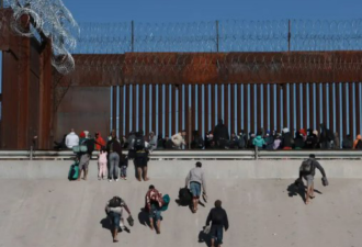 美国土安全部剪铁丝网放非法移民进入 遭德州起诉