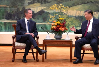 在中国，加州州长纽森被描述成中国成就的仰慕者