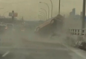 【视频】多伦多市中心恐怖车祸！宝马超速撞飞前车：空中翻转5圈