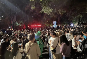 被震撼了！上海过万圣节，北京人看哭了