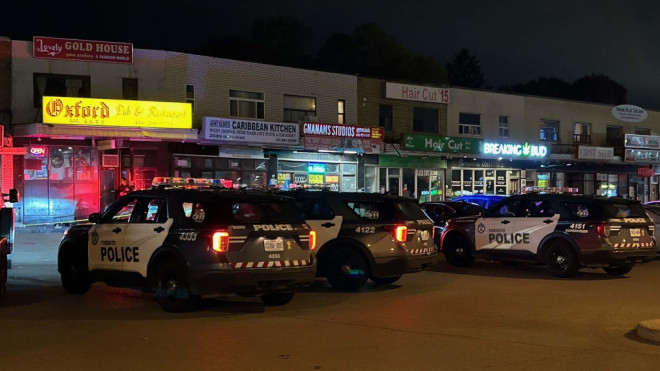 Police respond to a reported shooting at Oxford Pub and Restaurant near Brimley Road and Eglinton Avenue East Thursday November 2, 2023. (Mike Nguyen /CP24)