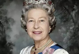 1992年，英国王室曝出丑闻：37岁富商吮吸着33岁王妃的脚趾
