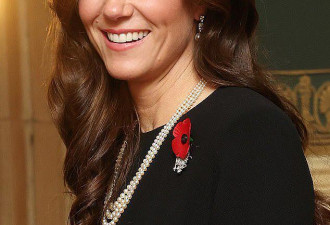 英王室久违同框，凯特戴女王的珍珠项链