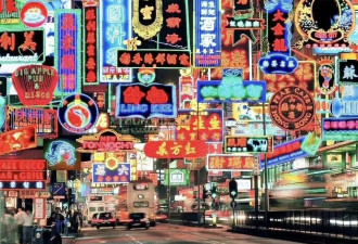 香港也搞“城管模式”！霓虹灯招牌全拆 一车车拉走…