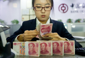 中国多家银行再降存款利率 学者：把钱逼出来消费