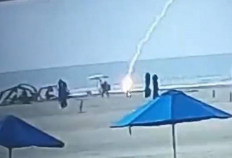 女游客沙滩突被闪电击中当场惨死 绝命视频曝光