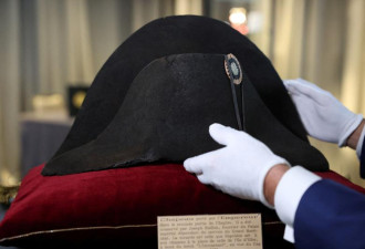 拿破仑称帝双角帽 193.2万欧元拍出破纪录