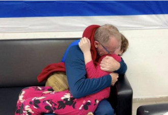 曾以为天人永隔 以色列9岁女童获释后与父亲相拥