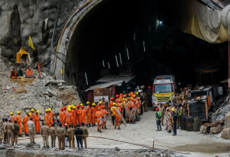 奇迹！受困17天 印隧道坍塌41工人全数救出
