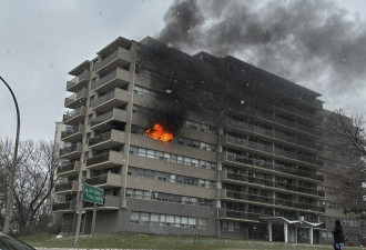 多伦多公寓三级火警浓烟滚滚