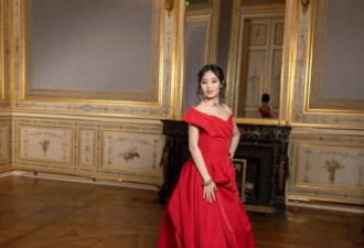 她穿着中国红走进巴黎名媛舞会了