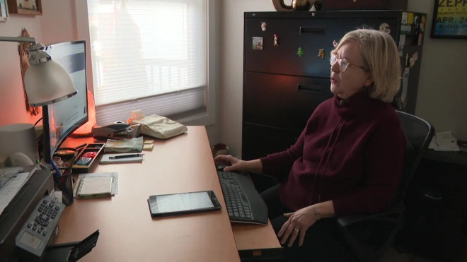 Spruce Grove, Alta. resident Suzanne Kyle lost $1,500 after buying what she thought was the perfect Christmas tree from Adjustabletrees.com.