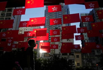 与中国大陆一起被穆迪调降评级 香港、澳门不服