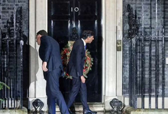 尴尬! 英国首相和荷兰首相被关在唐宁街10号门外