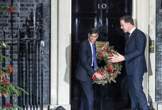 尴尬! 英国首相和荷兰首相被关在唐宁街10号门外