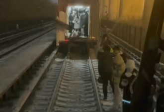 北京昌平地铁断裂已致30人伤 有人砸窗逃生 原因正调查
