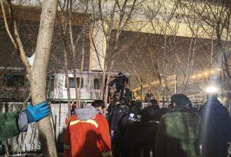 北京地铁事故伤者:从车厢摔到铁轨上,后脑流血不止