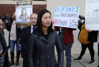 美华裔市长举办“无白人”派对 不小心集体群发