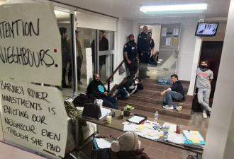 多伦多租户遭不公平驱逐，邻居占领大楼和警察对峙数小时！