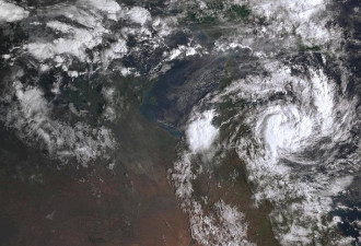 澳洲昆士兰洪水爆发，当局促千居民疏散