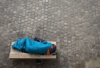 法国街头露宿人数激增!巴黎超400名未成年睡大街