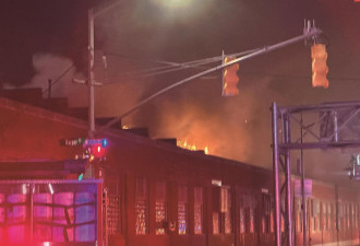 纽约市皇后区突发5级大火 14人受伤