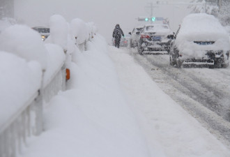 “雪窝”山东威海暴雪持续加剧:积雪超70厘米