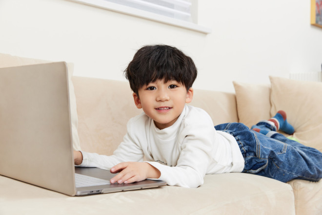 过度观看电子屏幕对孩子的影响– 儿科医生