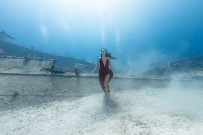 Kim Bruneau is photographed by Pia Oyarzun in a record-breaking deep sea photoshoot in Nassau, Bahamas.