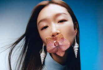 周冬雨新长发造型变性感！登VOGUE大刊