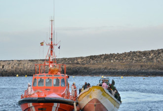 大西洋发现移民独木舟 3人丧命15人获救