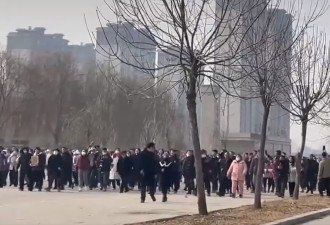 现场实拍:河南初中生堕亡 民众爆示威狂潮 校长被围殴