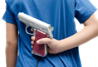 加州10岁童炫耀我爸有枪，下秒开枪爆头同龄孩童
