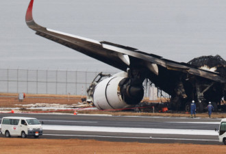 日本机场撞机起火 背后暖心故事曝光