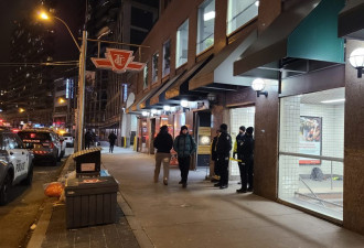 多伦多地铁楼梯间发生捅人案