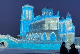 法国旅游部长格雷戈尔为中国冰雕揭幕