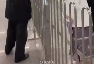 上海小囡cosplay游戏角色被安检员拦下“教育”？