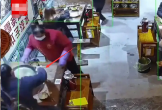 视频:女子火锅店突端热汤“狠泼邻桌” 全场惊叫逃离！